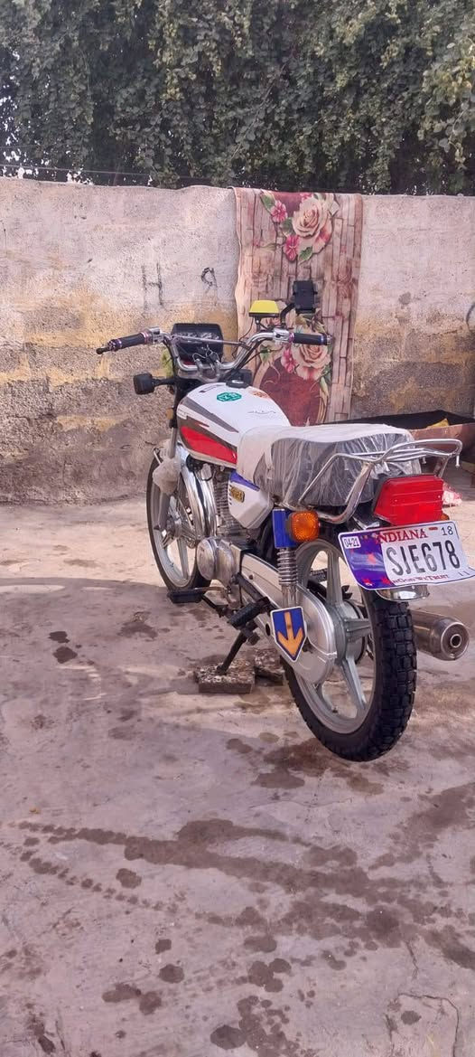 دراجه للبيع 5كير نضافه فول كير محرك فول الدراجه مكفوله من كلشي الدراجه بيه اوراق اصوليه السعر 550و بيه مجال العنوان البياع حي التراث 
وذا اكو مراوس عادي بس فقط اوته ماتيك


**إذا كنت صاحب هذا الإعلان وتريد حذفه لأي سبب، رجاءا أرسل رسالة إلى الدعم الفني**