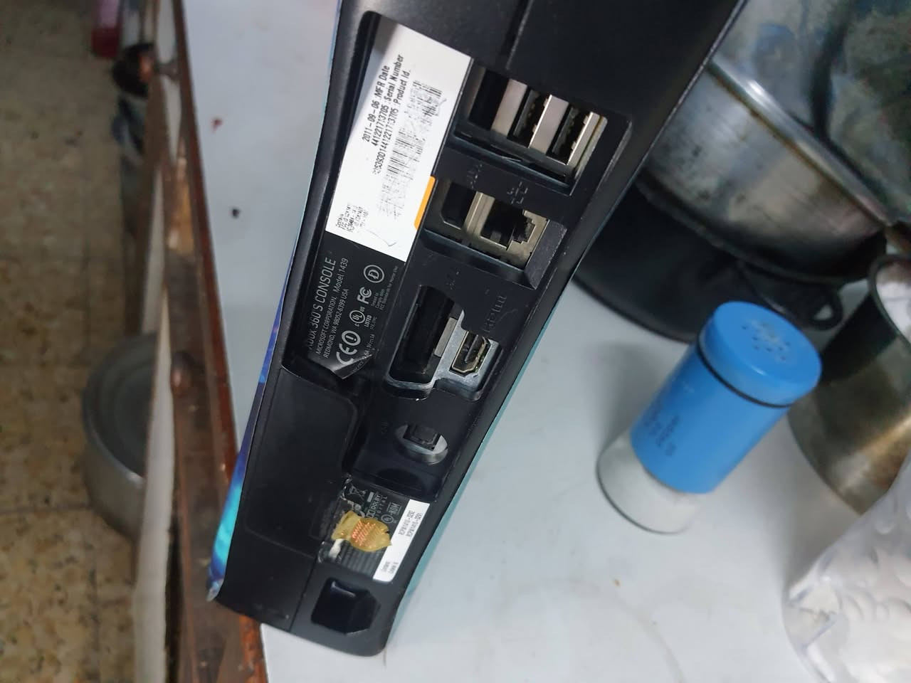 اكس بوكس 360 سلم مهكر كامل يشغل أقراص لاصلي وكوبي ويا جوستيك لاصلي وثاني ابو واير مكاني جميلة يم جسر جديد مالشارع فلسطين ***********
