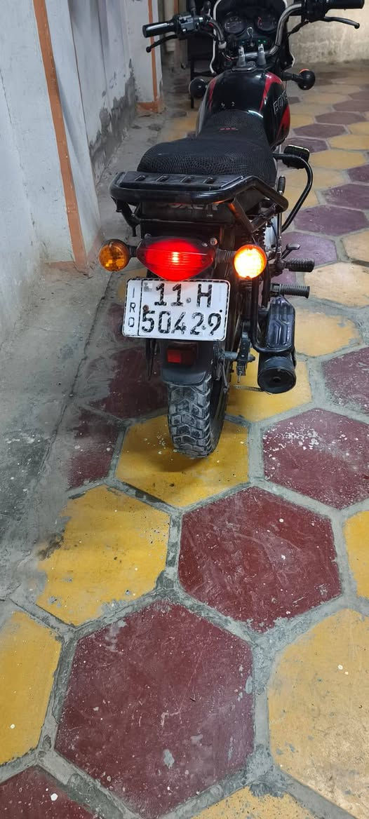 سلام عليك دراجه بوكسر مديل 22 شهر 12 دراجه نضيفه ما مفتوحه مكفوله كفاله عامه رقم وسنويه دراجه عوزه بس كشن دراجه تاخضه وتروح تفحص اسعر 2200 وبيه مجال بصيط رقم ***********
