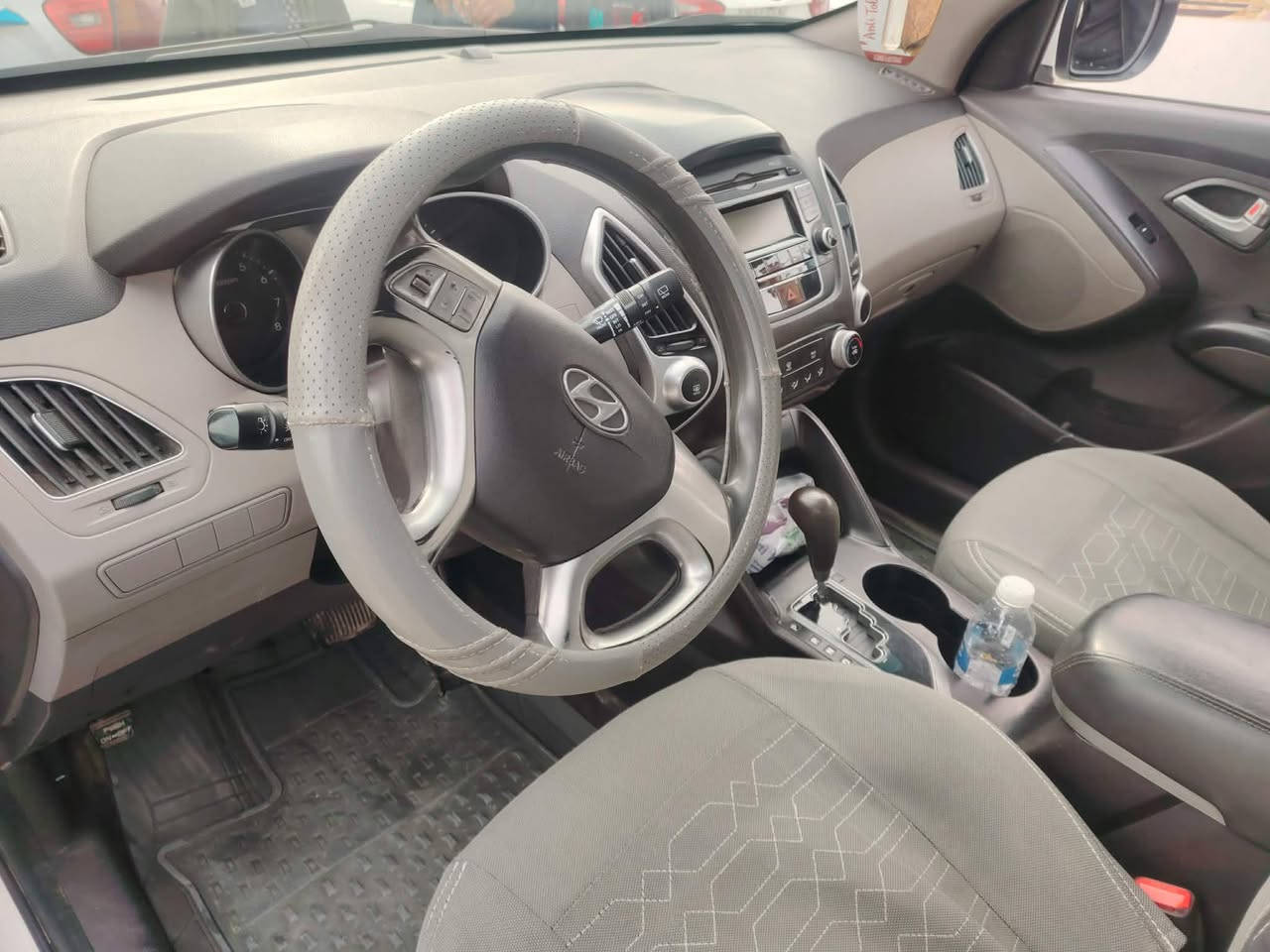 سياره تكسون السعر$140
موديل 2012
شرط النضافه 
المكان قياره  قاطع السبعاوين 
‏‪0774 085 8901‬‏
