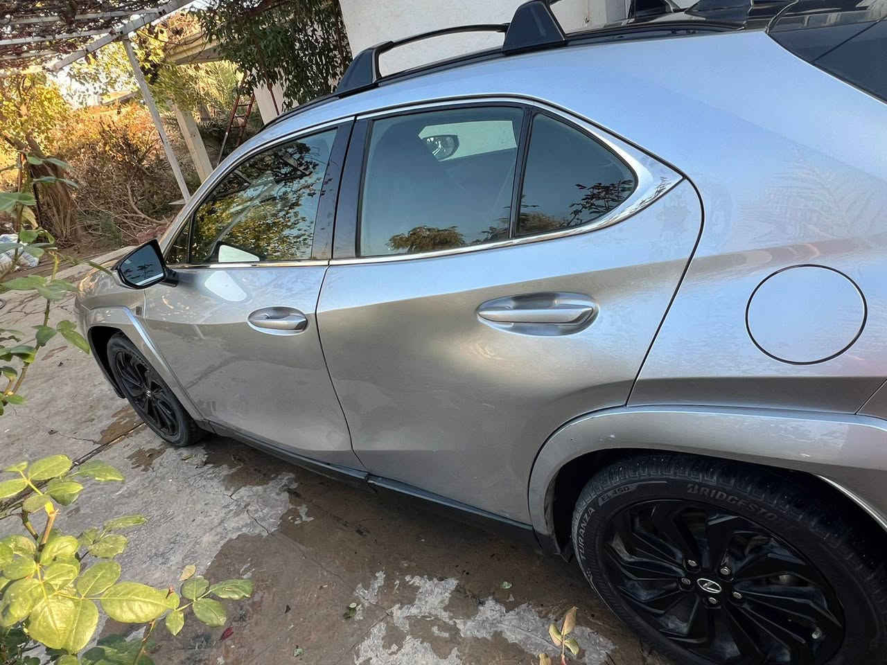 للبيع أو المراوس  مع فرق نقد 
  2023  awd ux 250h ليكزز هايبرد 
اربع قطع صبغ فقط وسونارها موجود .  ماشية 15 الف كيلو مو ميل فول الفول مواصفات تدفئة وتبريد بلكشنات قطعتين تبريد تحكمات سقف بانوراما  السيارة عروس السعر 215$ وبيها مجال قليل رقم بغداد انكليزي 
بيع او مراوس.  
 للاتصال موجود واتس *********** بغداد, العراق
