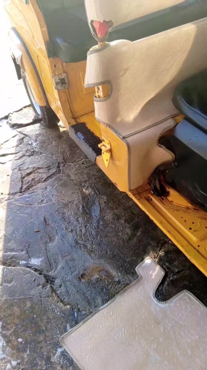 سلام عليكم تكتك للبيع موديل 21 شهر 5 تحويل ثاني يوم مكاني بغداد جميله ***********
