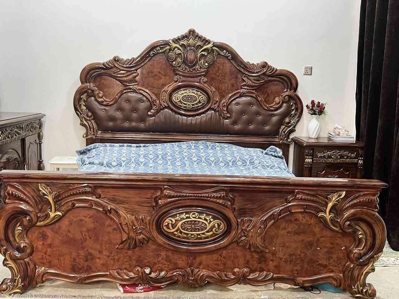 غرفة نوم جرباية ٢ كومدي ميز مراية كنتور جرارات خمسة زاوية للملابس وميز تلفزيون


**إذا كنت صاحب هذا الإعلان وتريد حذفه لأي سبب، رجاءا أرسل رسالة إلى الدعم الفني**