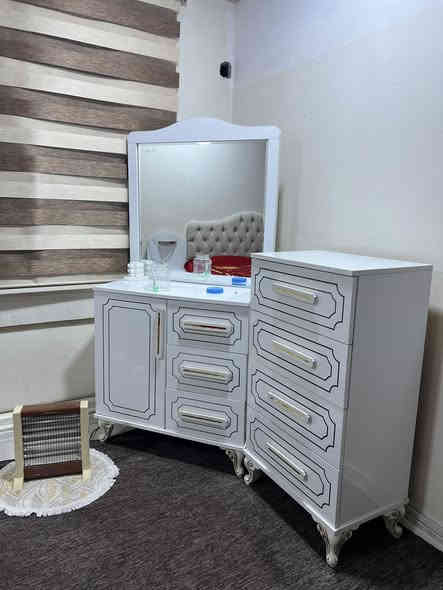 غرفه نوم 9 قطع سعر 450/000 مجال 
عنوان دوميز رقم الهاتف *********** واتس موجود
