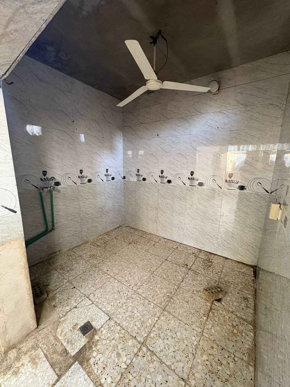 سلام عليكم منزل للأيجار 

منطقة البستان متكامل لايوجد نقص(ماء-سخان-كهرباء)

بناء حديث للتواصل رقم هاتف:***********
