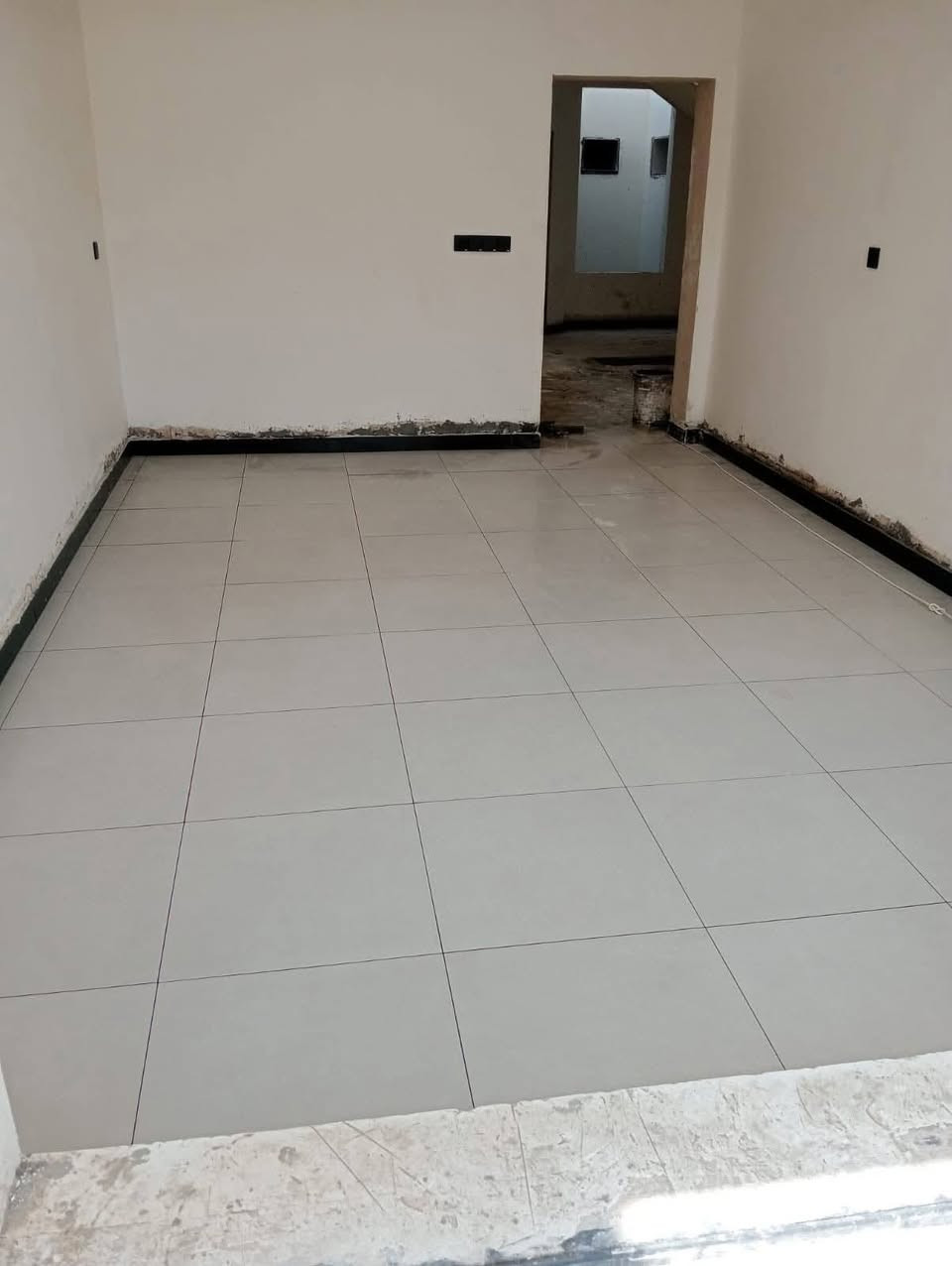 خلفه مصري لتطبيق جميع انواع السيرميك والبورسلين والكاشى والمرمر والبيات ***********
شغل درجه اوله عاليزر
