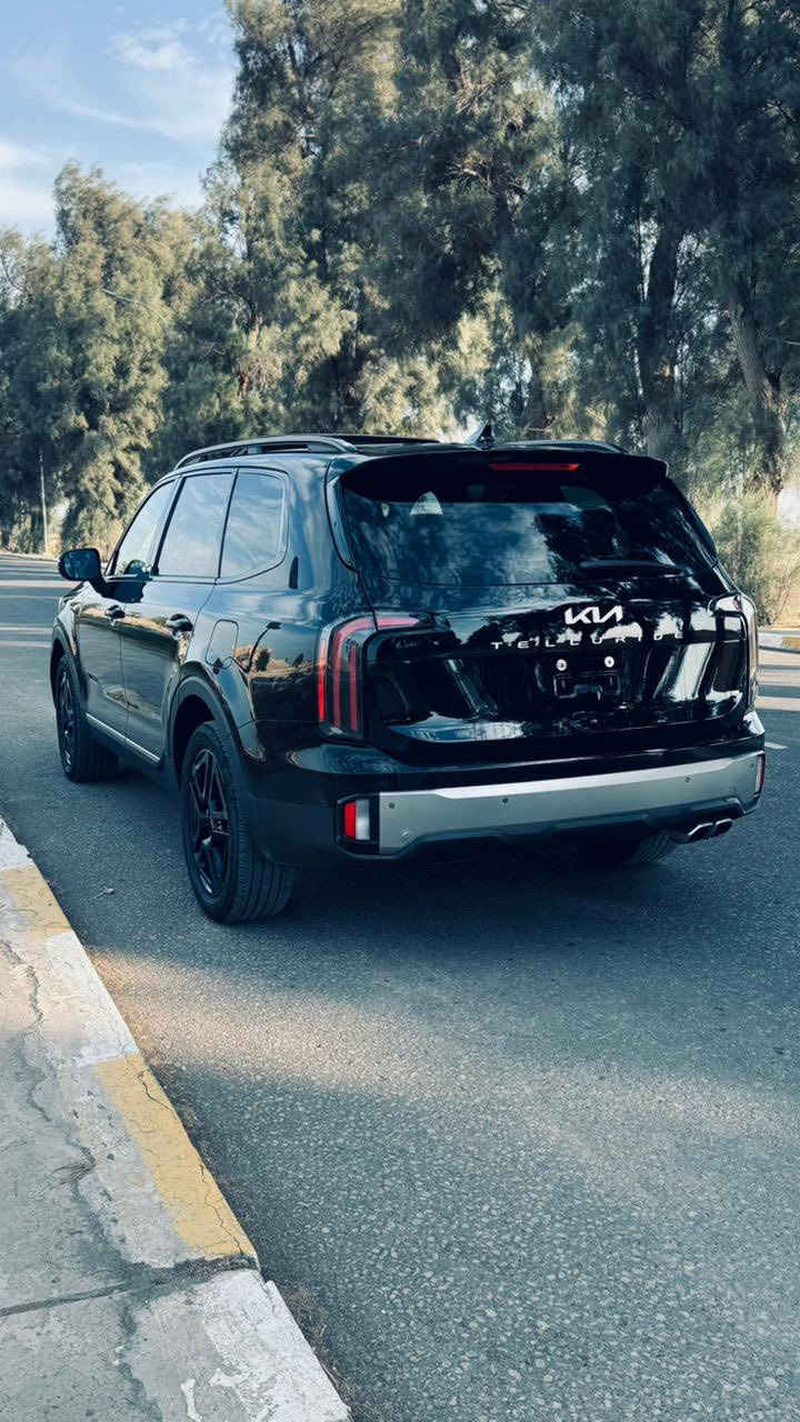 السلام عليكم 
للبيع 
كيا تلورايد موديل ٢٠٢٣ فئة EX X-LINE 
فول مواصفات 
بصمة  / تشغيل عن بعد / فتحة/ ويل كب كروم اسود / داخل جلد قرميدي / تدفئة تبريد كشنات / تدفئة ستيرن / حساسات / رادارات / نقطة عمياء / تحديد مسار / مثبت سرعة / كشنات منفصل / جنطة كهرباء / محرك ٣٨٠٠ / رقم بغداد مميز باسمي شرط مداور ثاني يوم / حادثهه بسيط جدا فقط حافة البنيد والجاملغ الايسر كلشي بلادي بالسيارة الصبغ مثل ماموضح فقط جزء من الجاملغ وربع البنيد 
عداد المسافة الحالي ٢٩ الف مثل ماموضح بالصور 
السيارة جديدة ومابيه اي نقص ولا اي شي غير اللي ذكرته 
مكفولة من اي بارد او رصعة او شخوط
السعر/ ٣٣٠ بي مجال بسيط 
اللي يحب يستفسر اكثر الاتصال عالرقم ***********
مكان السيارة مركز مدينة الحلة
