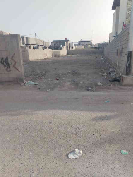 السلام عليكم ورحمة الله وبركاته 👋🏻⁉️

✅نص دونم للبيع  ✅👇🏻👇🏻

#مساحتها : ⚜️ (1250متر)) ⚜️

#العنوان 👈🏻 :  حمدان جامع الشهيد
يبعد عن طريق الداخلي السايدين 200 متر تقريبن
سعر 300 وبي مجال الطيبين
موقع ع شارع تبليط 

#نوع العقار 📑  : طابو صرف عراقي تحويل سهم 

جيران ناس ذهب
استفسار ***********
