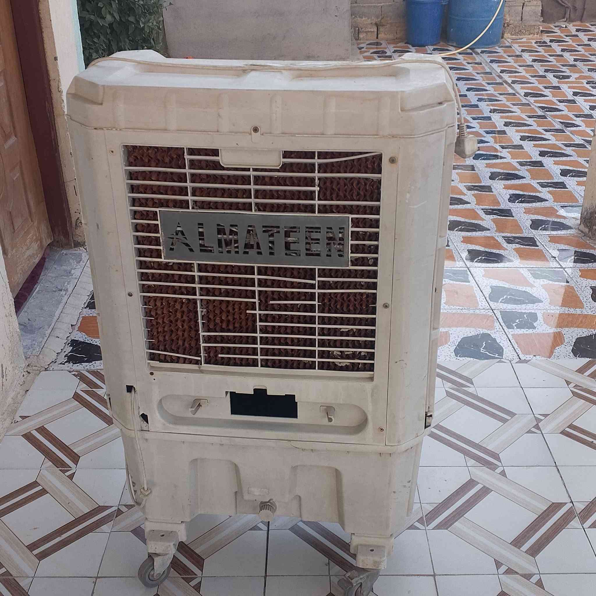 مبرده كونفيره للبيع بيها كسر شويه من الصفحه ما مئثر عليها شغاله وكامله مكاني نهايه الخالصه بلمصريين سعر 45وبيها مجال 
رقمي ***********
