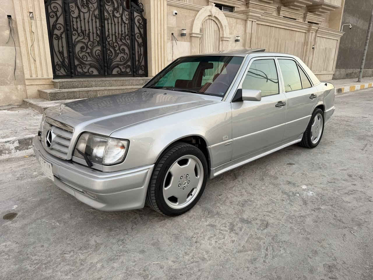 مارسدس بيبي شبح موديل 93 بيبي اصل محرك 320 خراطيم فول مواصفات محدث AMGاي ام جي سلايت طگتين  داخل جلد كشن كهرباء برده خلفيه كهرباء اربعه جام كهرباء تجاوي كهرباء ريمونت سنتر لوك تخم تاير جديد مع السبير تبريد شغال ستيرن صاج  السياره مكفوله ضربه وخياس وقواعد الدبل كله السياره ع الشرط شاشه وكامره خلفيه سياره جاهزه وما بيه اي نقص وبلحقيقه احله من الصور ترايك وين ميعجبك  اطلع / مكانه ناصريه مركز المدينه / السعر 110 وبيه مجال /***********
