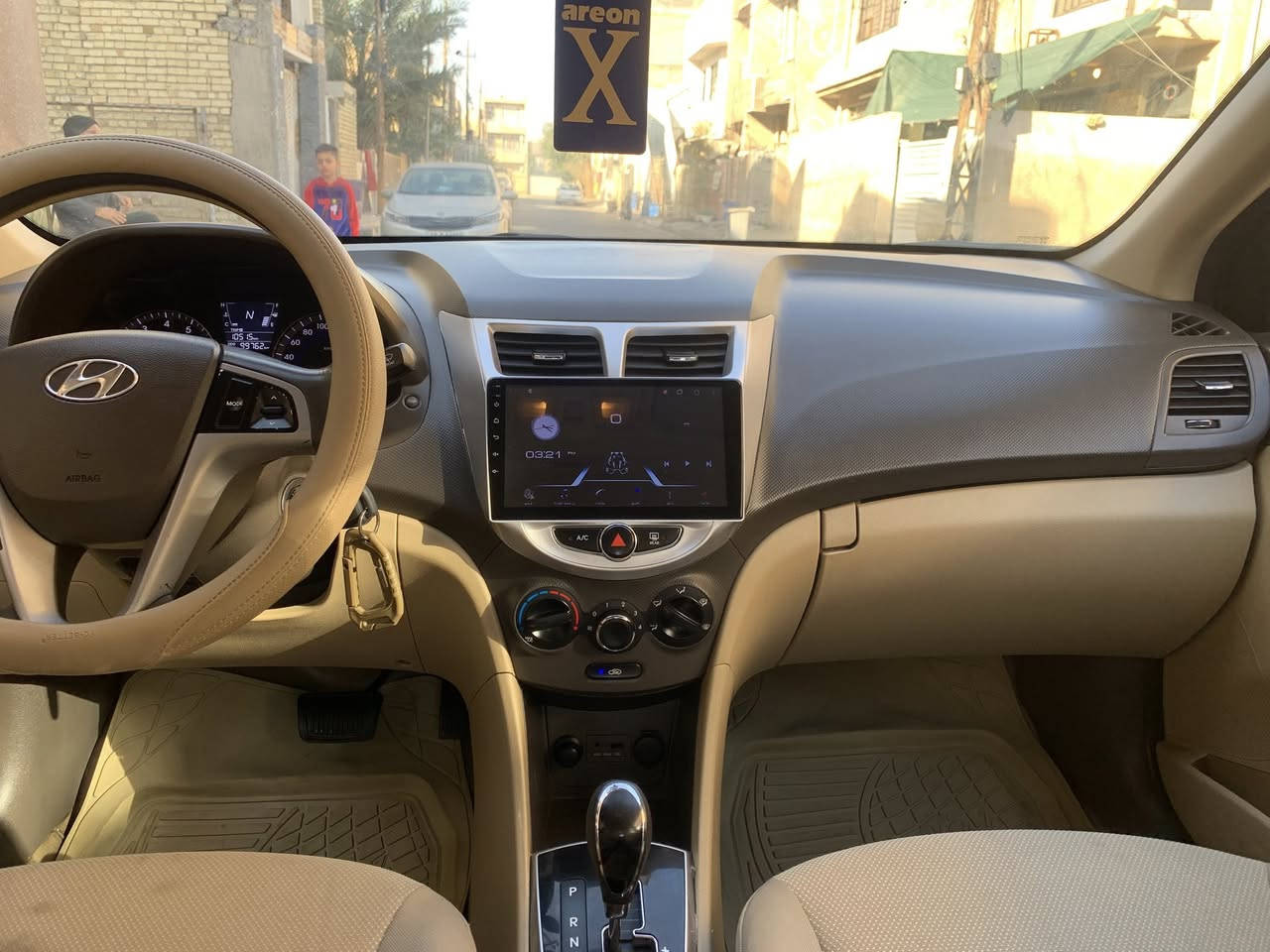 السلام عليكم اكسنت 2014 بيها فتحة شاشة تحكم استيرن جهتين مرآة عاكسةحساسات خلفية مكفولة كفالة عامة السعر 120 بغداد ***********
