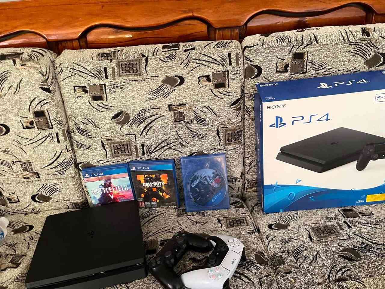 بلي فور مستعمل اخو الجديد اقل السنة 
كامل ملحقات مع جوستكات ثنين 
ذاكرة نص تيرا ويا 3 العاب (gta battlefield v call of duty black ops 4) 
مكان بغداد الغزالية بغداد, العراق


**إذا كنت صاحب هذا الإعلان وتريد حذفه لأي سبب، رجاءا أرسل رسالة إلى الدعم الفني**