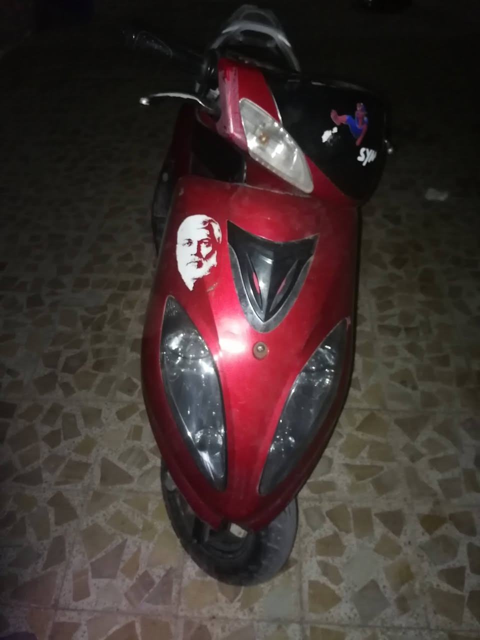 سلام عليكم دراجه سيام نضيفه سلف نكره وحده كهربائيات كلهن شغالات باتري جديد دراجه بيها شلعه بسرعه كلشي كامل بيها ولدراجه مفتوحه السعر ٣٢٥ التواصل خاص واذا يعجبك دك على رقمي ***********
