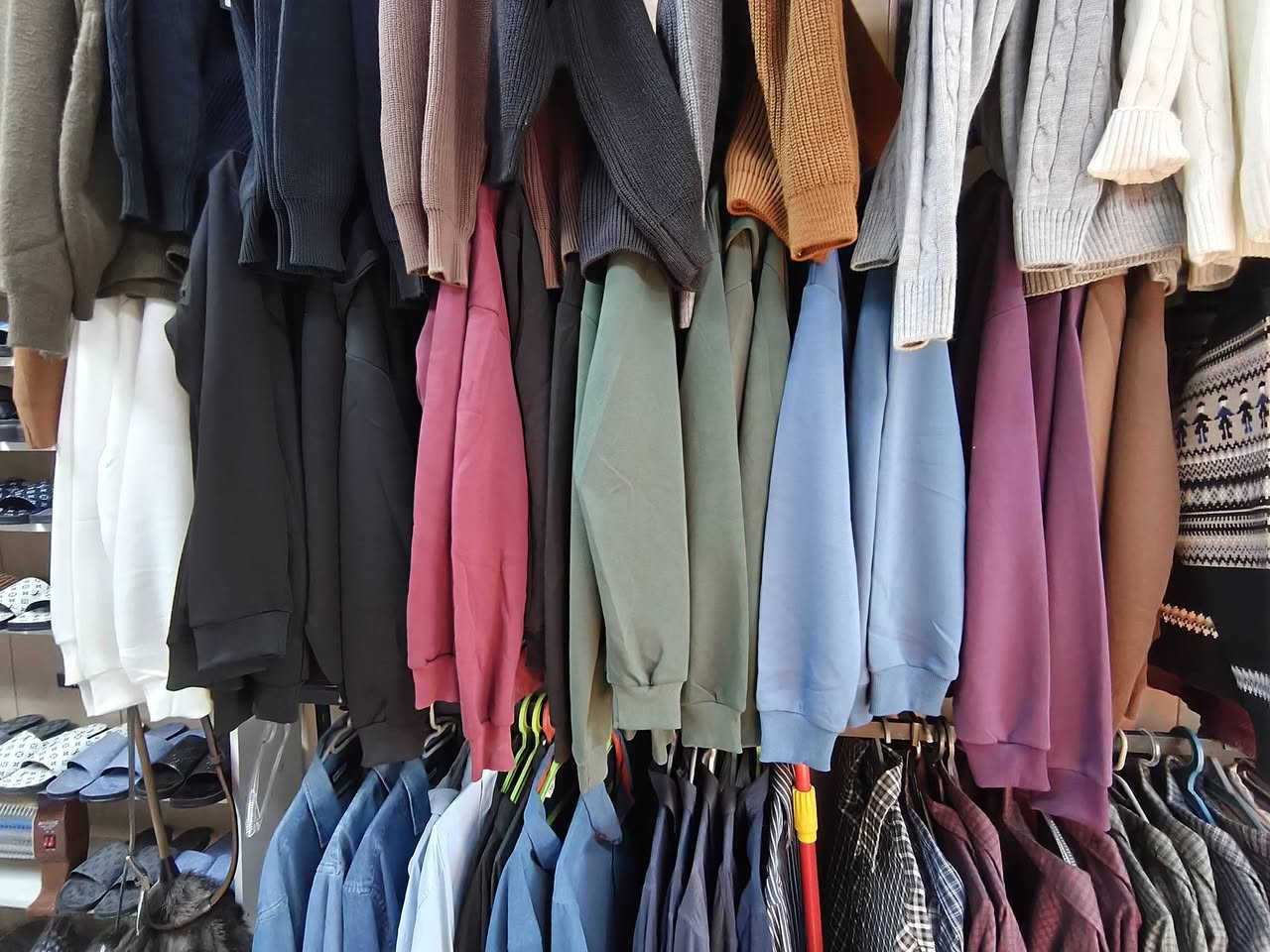 شلعه ملابس القطعه على 7 الف  تشيرت اردان

وهودي على 10 و على 7

الحسينيه معامل ***********
