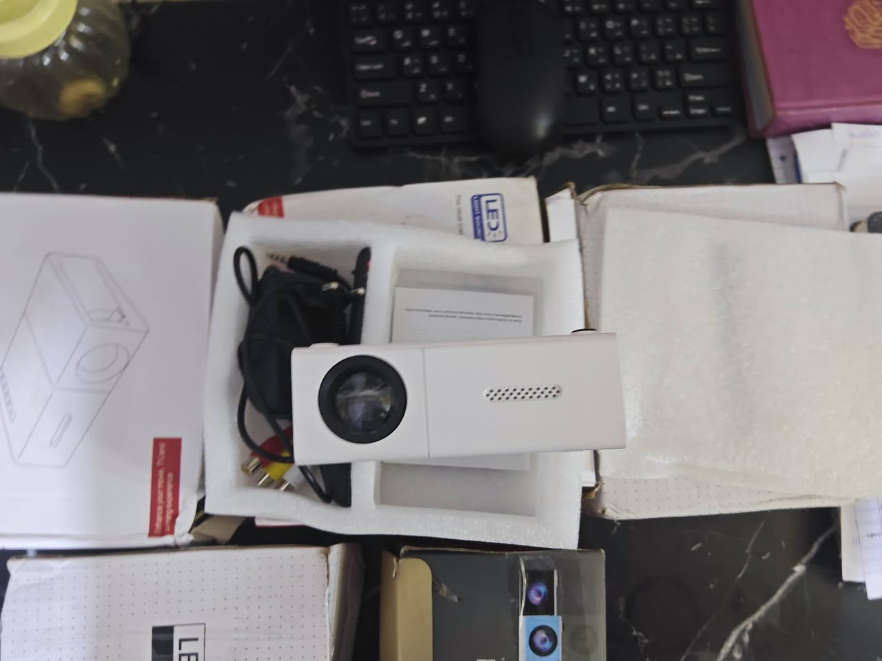 خمس قطع داتا شو مثل ماموضح بالصورة
يشتغل كهرباء وشحن
الي ع باب الله ويريدهن شلعه يراسلني والي يريد مفرد كذالك
جاي ينشروهن ب٢٥ القطعه


**إذا كنت صاحب هذا الإعلان وتريد حذفه لأي سبب، رجاءا أرسل رسالة إلى الدعم الفني**