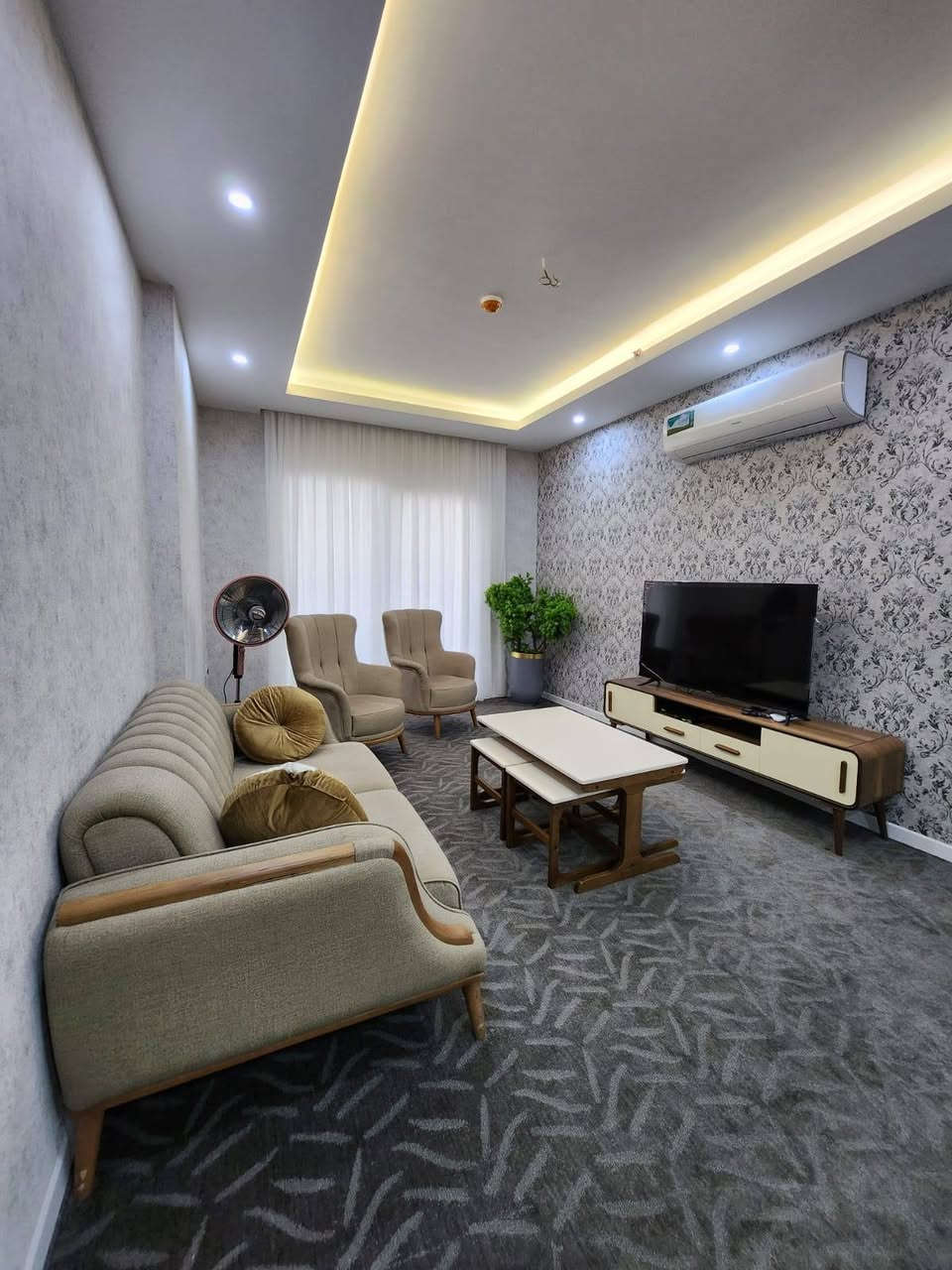 🔴🔴#شقة_الایجار في #اربيل ‌🔴🔴
📌الموقـع:  کوین تاورز في مربع الذهبي

✅ غرفە و صاله 1 + 1 مٶثث 
✅مـوقع ســتراتيجـي. 
✅اطـلالة مميزه. 
✅متوفــرة 24 ســاعة جميع
 الخدمات. 
✅ماركت 24 ساعه. 
✅صيدليه + مطاعم وكافتريات + مكوه ملابس
✅ الایجار  600 $

🔸انتصل الان لنساعدك على ايجاد العقار المناسب لك او بيع وتأجير عقارك بأفضل سعر وبأقل وقت.

 للحجز والاستفسار:

 0750 957 28 48
 0770 957 28 48

 #شقة_الایجار #خانووبۆفرۆشتن #شوقە_بۆ_کرێ #فرۆشتن #اربيل #هەولێر #شقة_الایجار #خانووبۆفرۆشتن #شوقە_بۆ_کرێ #فرۆشتن #هەولێر #اربيل
