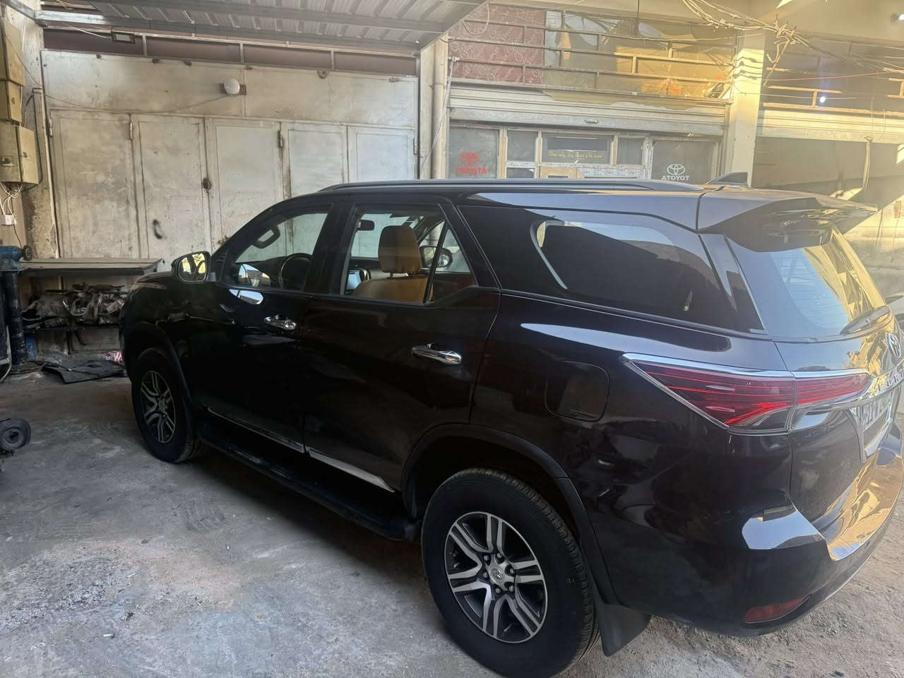 السلام عليكم للبيع فور جنل 6سلندر فول ماشية 73حقيقي السيارة جديدة بيها شبر صبغ فوق البك لايت الايسر موديل 18 السيارة بغداد 
مكاني بغداد للأستفسار الاتصل على الرقم*********** غير متواجد على الفيس
