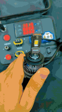 ليد فيلبس اصلي ما مطروق
٩٠ واط حقيقي للتك و شرط الفحص ما عجبك يرجع 
اي استفسار خاص او واتساب ***********
