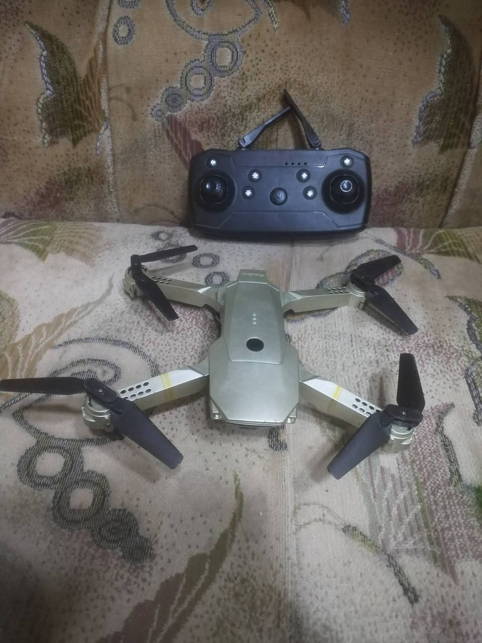 طياره درون بيها كامره بس شلون صور ماعرف اكو تطبيق ينزل تربط عليها وتشتغل حلوه ومرتبه فديو موضح

سعرها ٣٠ الف العنوان كربلاء

***********
