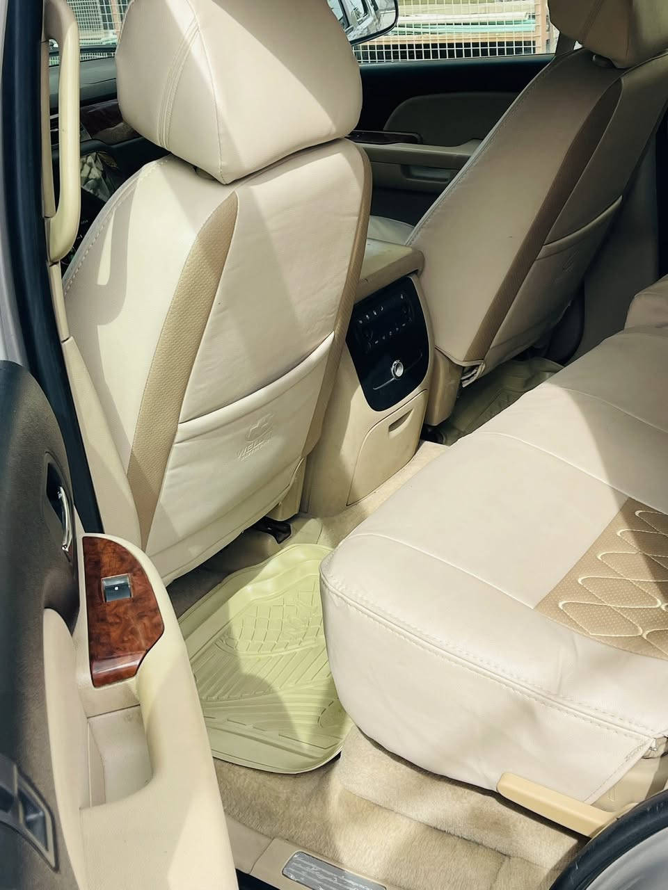 سلام عليكم
تاهو للبيع وارد خليجي 
موديل 2007رقم بصرة 
دولي سياره آيل تي زت 
فول للأخير حداديه وتخم 
تاير كله مشلن باب كهربائي 
شاشه وكامره فتحه ودواخل عسلي 
تبريد وكهربائيات كله شغالات نقص مابيه 
بيه مكانات صبغ اثر جراد مكفوله من الضربه 
والتبديل السعر 168بيه مجال بسيط 
مراوس أو بيع 
مكان بصرة ياسين خريبط 
الرقم ***********
