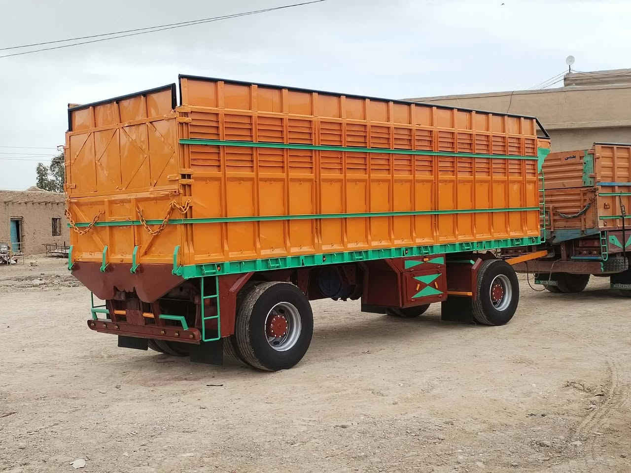 مقطوره اللبيع طول ٧ونص ارتفاع مترين دناكير برينه تخم  تاير تخم ويل وايرمنيه هوه كلو جاهز

للتواصل
***********
***********
