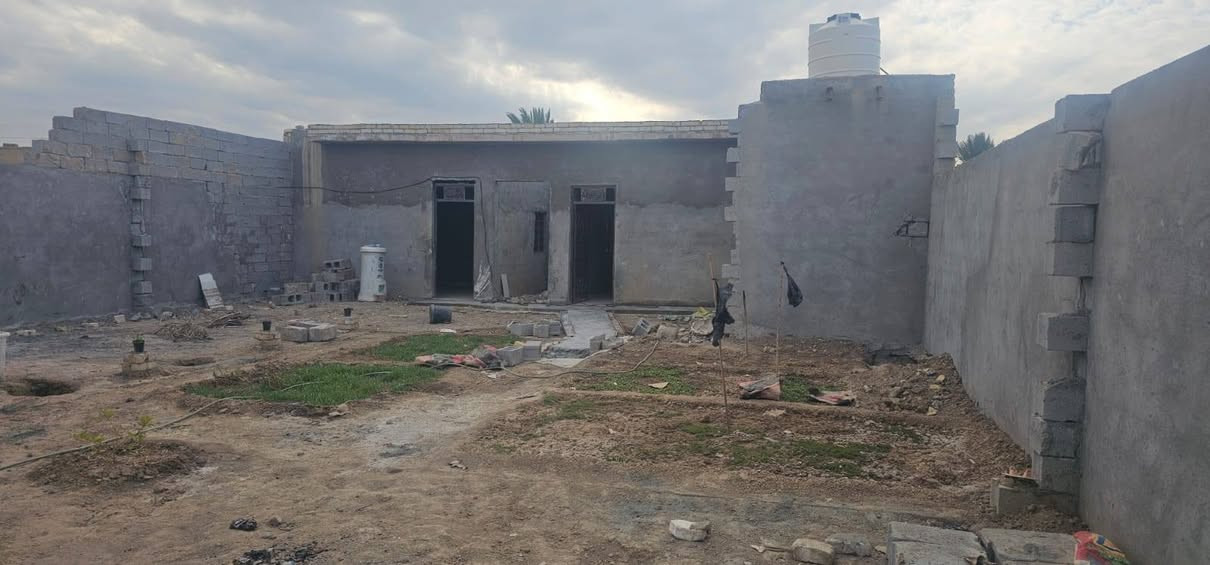 بسم الله الرحمن الرحيم
بيت زراعي بمساحة 250 متر
الموقع: أرض آل مهدي – على طريق رمضان القديم
🔹 البناء بلوك
🔹 عدد الغرف غرفتان
🔹 ملحق: مجمع صحيات
🔹 حديقة بمساحة 150 متر
🔹 البناء جديد بالكامل ولم يُسكن سابقًا
🔹 ملبوخ من الداخل والخارج (تشطيب كامل)
🔹 يحتوي على ماء وكهرباء
🔹 جاهز للسكن – تعال ودير بي
📞 للتواصل:*********** سعره 31وقابل لتفاوض غير 
متواجد على الفيس بوك
