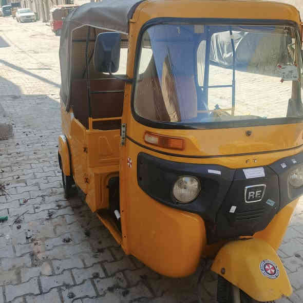 السلام عليكم تكتك للبيع موديل 2021 شهر 6 اوراق المصطفى أصلي كهربائيات شغاله جاهزه كبل للشارع ماناقص اي شي السعر5,700 وبيها مجال قليل حك الجيه مكاني بغداد للاستفسار على الرقم *********** ما متواجد على الفيس
