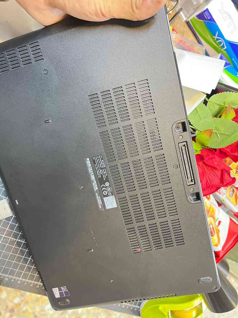 سلام عليكم
للبيع لابتوب Dell Latitude E5570 — جهاز نظيف

🔹 المعالج: i7-6820HQ 
🔹 الرام: 32GB 
🔹 الهارد: 512GB SSD سريع
🔹 كرت الشاشة: AMD Radeon R7 M370 ‏2GB
🔹 النظام: Windows 11 Pro أصلي
🔹 الشاشة: 15.6 إنچ

✅ الجهاز نظيف استخدام شخصي
✅ شغال 100% وما بي أي عيب
✅ سريع جداً، يتحمل شغل ثقيل، برامج، دراسة
✅ بطارية زينة

📍 الفحص موجود 
💰 السعر 400,000
📩 المراسلة خاص او ***********
استخدام شخصي دراسة وبرمجة فقط
