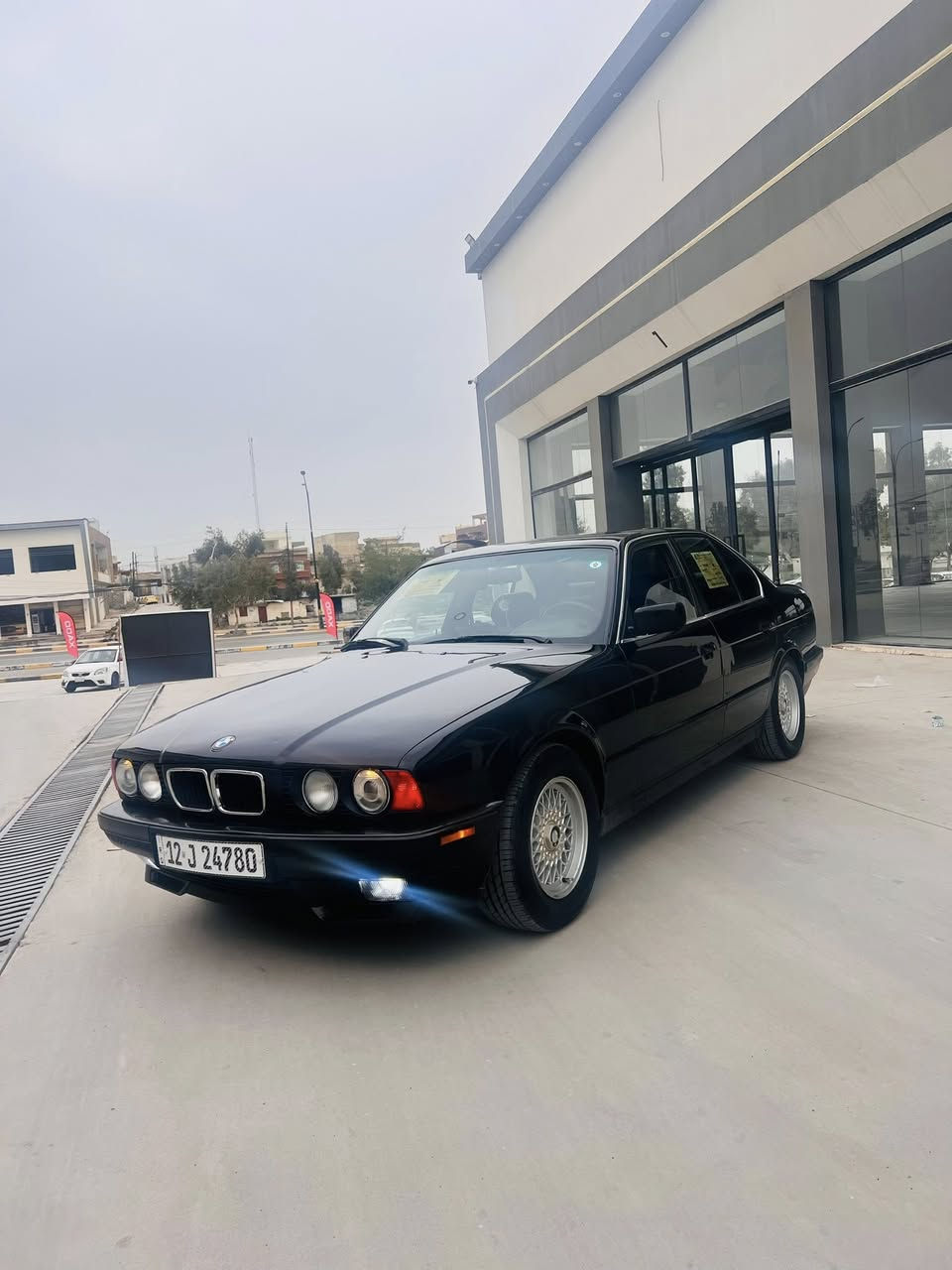 البيع بي ام 520 كير عادي مكينه كبس بي 3 قطع صبغ داخل صاج داخل جلد 4 جامات كهرب بجم عريض طخم ويل جديد طخم تواير جديد  لايت زينون ارقام جديد انكليزي  وبسمي السياره 
***********
*********** مكان السياره موصل كراج الشمال
