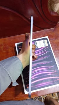 ايباد ام تو كامل ملحقات بطاريه 90 نضافته 100 ذاكره 256  سعره 800 رقم 0...