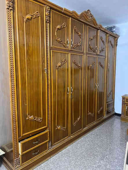 سلام عليكم
غرفة نوم للبيع صاج درجة اولى 
 ست بيبان وملحق وجرباية وملحقاته
وميز تواليت وجزامة أحذية وزاوية 
لاستفسار واتساب ***********
