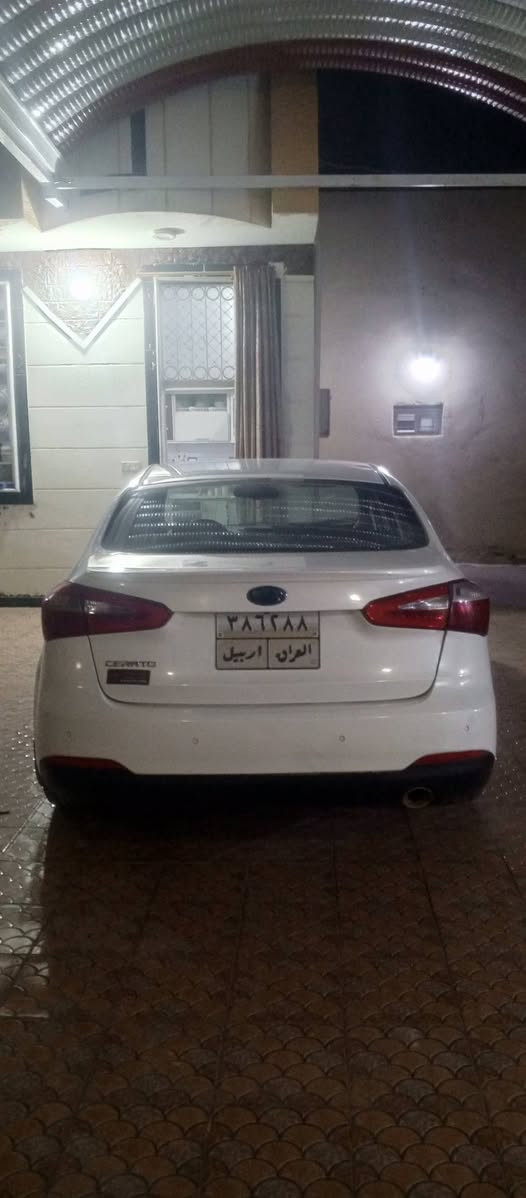 سيراتو ٢٠١٤ خليجي رقم اربيل 
بيها جاملغ خلفي صبغ فقط 
فول مواصفات فتحه 
مكينه كير حداديه جديده 
بأسم كردي وكاله تحويل 
السعر ١٠٠
للاتصال ***********
مكان سياره حله

