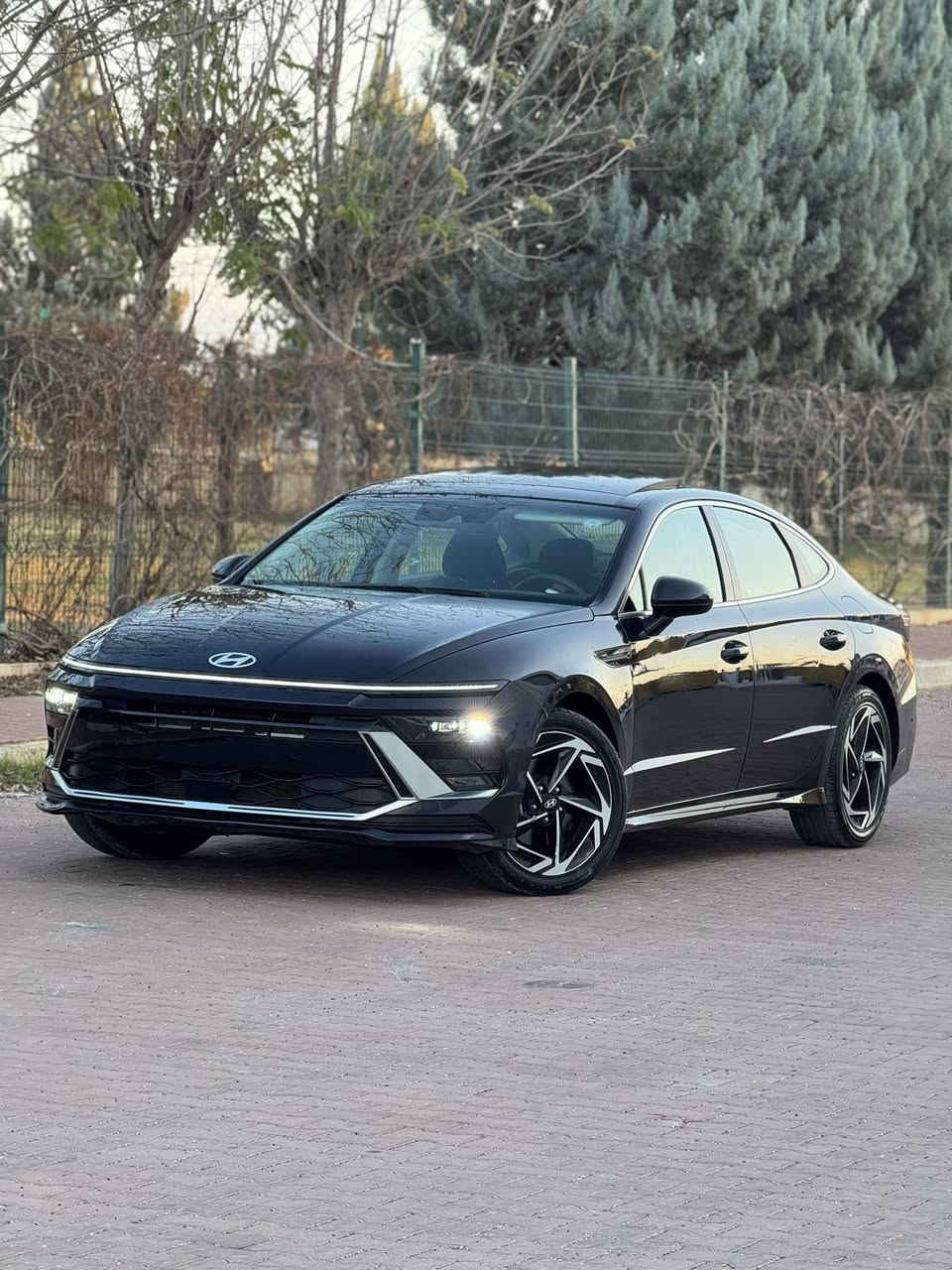 سوناتا موديل 2024
السعر  :- 182 $ ورقه بدون رقم

مكينة  2.500 

‏HYUNDAI SONATA  SEL 2024
مكينة 2.500 
بانوراما ع طول السقف 
بصمة دخول ذكي 
انارة داخليه محيطيه 
شاشة ع طول الدشبول 
تحكم ستيرن 
رادار امامي معا تحديد مسافة سيارة كدامك 
رادار خلفي 
رادار جانبي 
اوتو ستوب خلفي 
اوتو ستوب امامي 
شفتات ستيرن 
كشنات كهرباء وفول ايرباك 
كشنات تدفئه 
كير تعليك 
شحن لاسلكي 
حساس فتح جنطة الخلفية 
سماعات 🔊 
تشغيل عن بعد 
نظام خروج عن المسار 
نظام قيادة ذاتيه 
تبريد منفصل قطعتين امامي 
جامات اوتو 
نظام اوتو هولد مال ازدحامات 
هندبريك بصمة 
انظمة قياده سبورت ونورمات وكمفورت  وايكو 
كاربلي يدعم كافة الانظمة الهاتف 
كامرة خلفية دوارة
دشبول كاربون فايبر 
تايرات بلادية عليها 
بجم زنون 
لد ع طول البجم 
لايتات اوتو 
مري قلاب معا البك 
نقط عمياء 
مراية داخليه تعتيم تلقائي 
شاشة تبريد تحكم كله لمس 
🔴السعر  182 $ ورقة و مجال بسيط
ماشي :- 22 الف ميل
بدون صبغ بي بي تعديل باردت
ارباك ستيرن  و تكمة مرجع بلادي 
سياره بدون رقم تترقم شمالي فقد
رقم تلفون و واتساب☎️
***********
