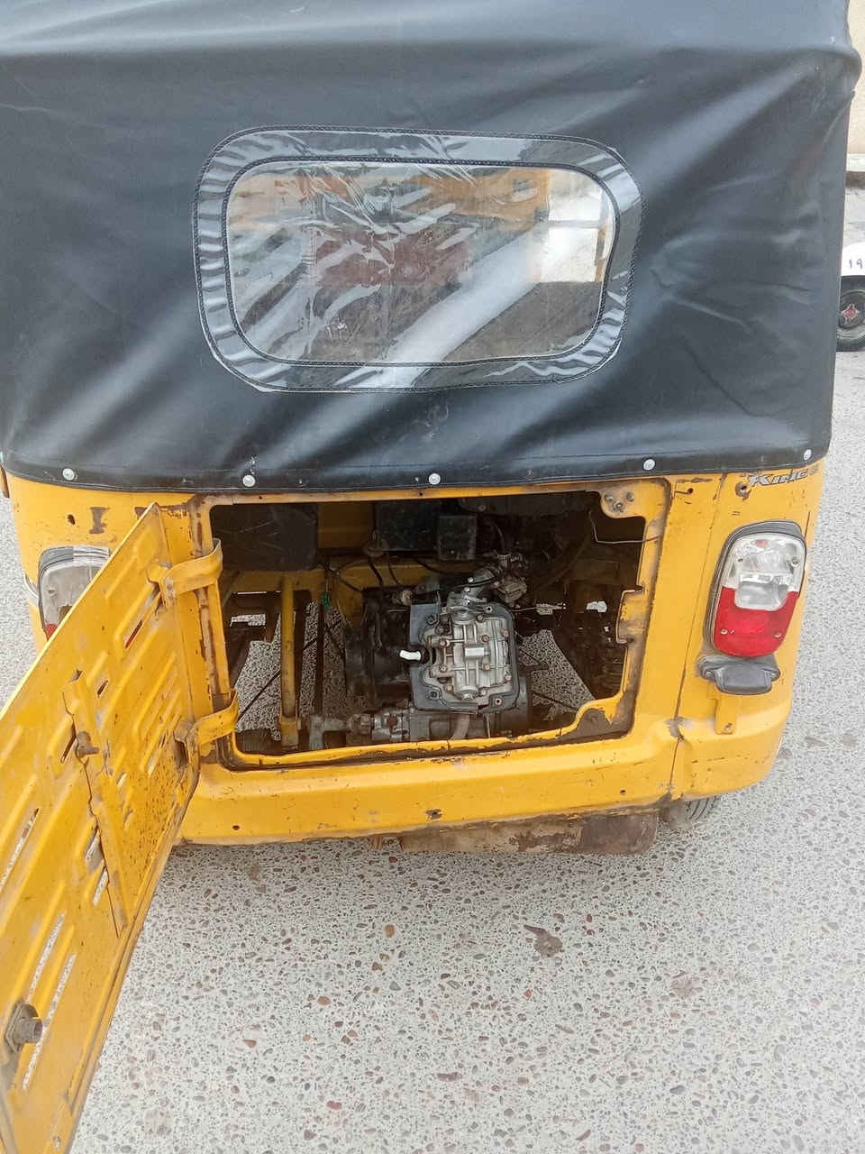 تكتك للبيع Tvs اوراق مديل 16 تكتك شغاله كل كهربائياته
تكتك متروكه وشغاله نكره سلف
ب2100 وبيه مجال
***********
