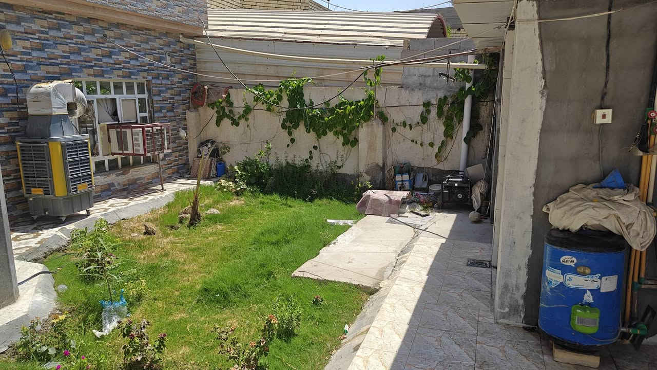 يالله يوجد بيت في العلكاية ملك صرف مساحة 250 متر البيت جديد طابقين يحتوي على استقبال ومطبخ وصاله وغرفين نوم وصحيات والطابق الثاني يحتوي على غرفة نوم واحده السعر 115 وبي مجال 
***********

