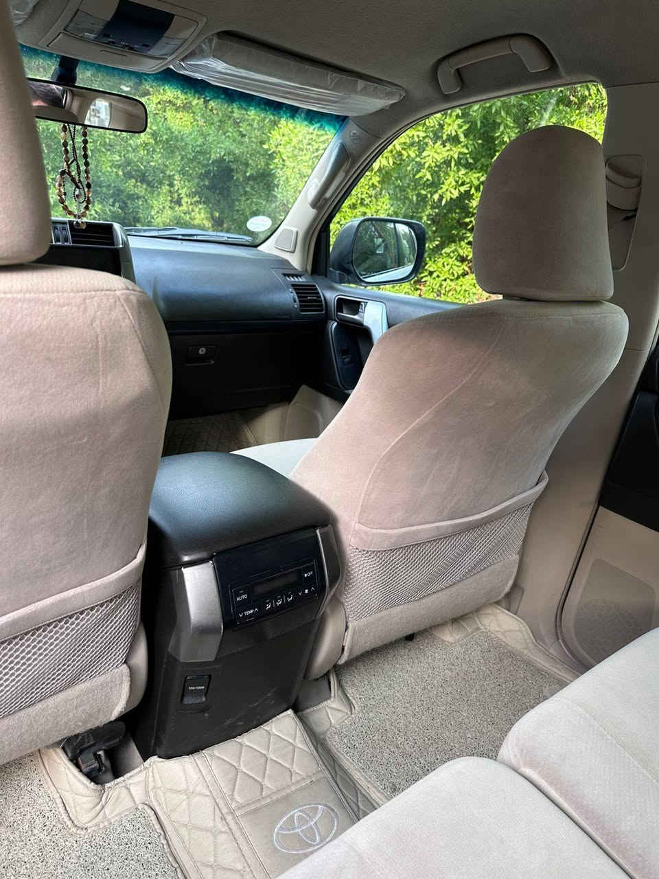 السلام عليكم برادو للبيع 2010 ماشيه 146 قابل للزياده السعر 195 وبيها مجال بيها نص الباب الخلفي غير هذا مكفول واي استفسار اتصال *********** بغداد حي الجهاد
