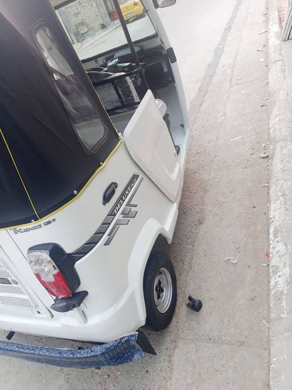 السلام عليكم تكتك للبيع موديل 22رقم وسنويه تحويل ثاني يوم تكتك كبل الشارع جاهزه مكينه مكفواله تخم تأير مكاني بغداد حي نصر السعر خاص ***********
