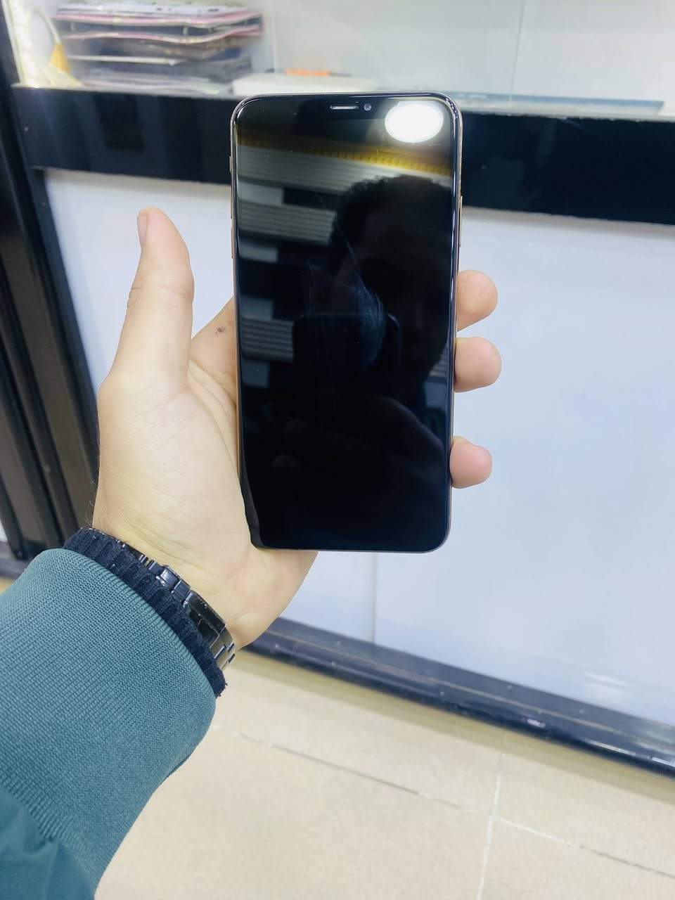 سلام عليكم ايفون x maxs للبيع فقط مبدل شاشة اصلية تفصيخ  ومتوقف بي الفيس ايدي  وكامرة الأمامية مغوشه 

السعر 175 
للاستفسار اكثر :***********
