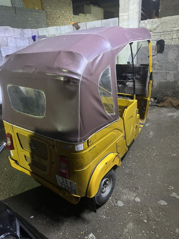 سلام عليكم تكتك موديل 21 شهر 6 رقم وسنويه بغداد السعر 6800 وبيه مجال مكاني سبع قصور شارع ابو علي كمل الفديو وخابرني واني خادم رقم الهاتف ***********
