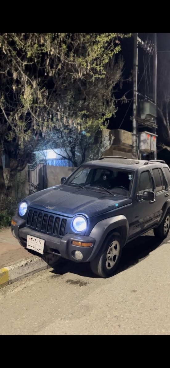 جێب لیبەرتی
مۆدێل2004
یەک پارچە بۆیاخ 
سەقفو بۆنیتی کالبونەوەی هەیە بە بێ بۆیاخ لا ئەچێت
مواسەفات لیمیتد 
سلاید
کوشن کارەبا 
سوکان ڤۆلیۆم
گێر تۆماتیک 
دەبل ئەسکل 
تەبریت مەرکەزی 
بلاجکتۆر
تەبرید سارد و گەرم 
برێک دەس 
بیلاد دەبل هۆرن
تایە تازە 
ماشەلا سەیارەکە زۆر جوانە 
گێرو مەکینەو ئەکسل بەشەرت
شوێن .پێنجوێن
ژ.م ***********
