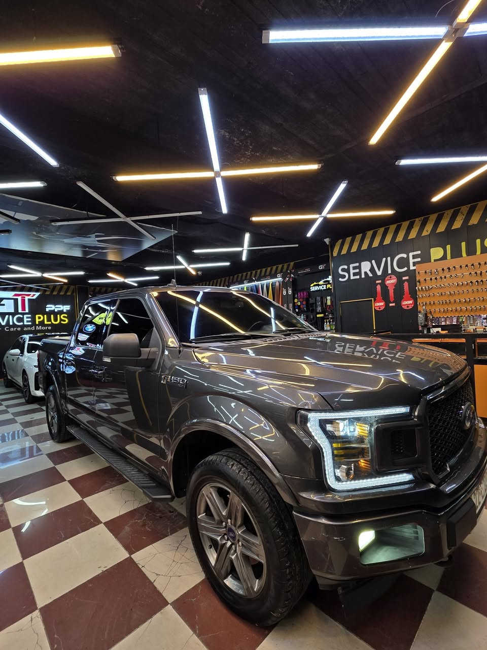 #f150للبيع

2020 sport
V8 5.0

السعر: ٢٥٠$

ماشيه:  ٧١ كم
دبل أكسل(4x4)
قفل أكسل
٨ سلندر 
كير طرح
كير ١٠ نمر
رادار امامي
شاشة كبيرة
٥ وضعيات قيادة
هندبريك بصمة
كشنات امامي هيتر
كشنات امامية تحكم كهرباء
كاميرا خلفية دوارة
حساسات خلفي
تبريد قطعتين 
اشاير بل مري
مرايات هيتر
دواسات بانزين&ستوب كهربائي
جامة خلفية مال بدي
لايت ليد داخل بودي 
لايتات امامي ليد 
باب طويل بودي قصير (المرغوب)

عليها سستم أكزوز من امريكا 

كير و محرك و أكسل حدادية كلة بشرط 

صبغ: قطعة وحدة بونيت فقط
بدون شواصي بدون دواخل بدون أرباك 

هزة + سنوية جديدة

مكان سيارة أربيل
للاستفسار: ***********
فقط بيع بدون مراوس
