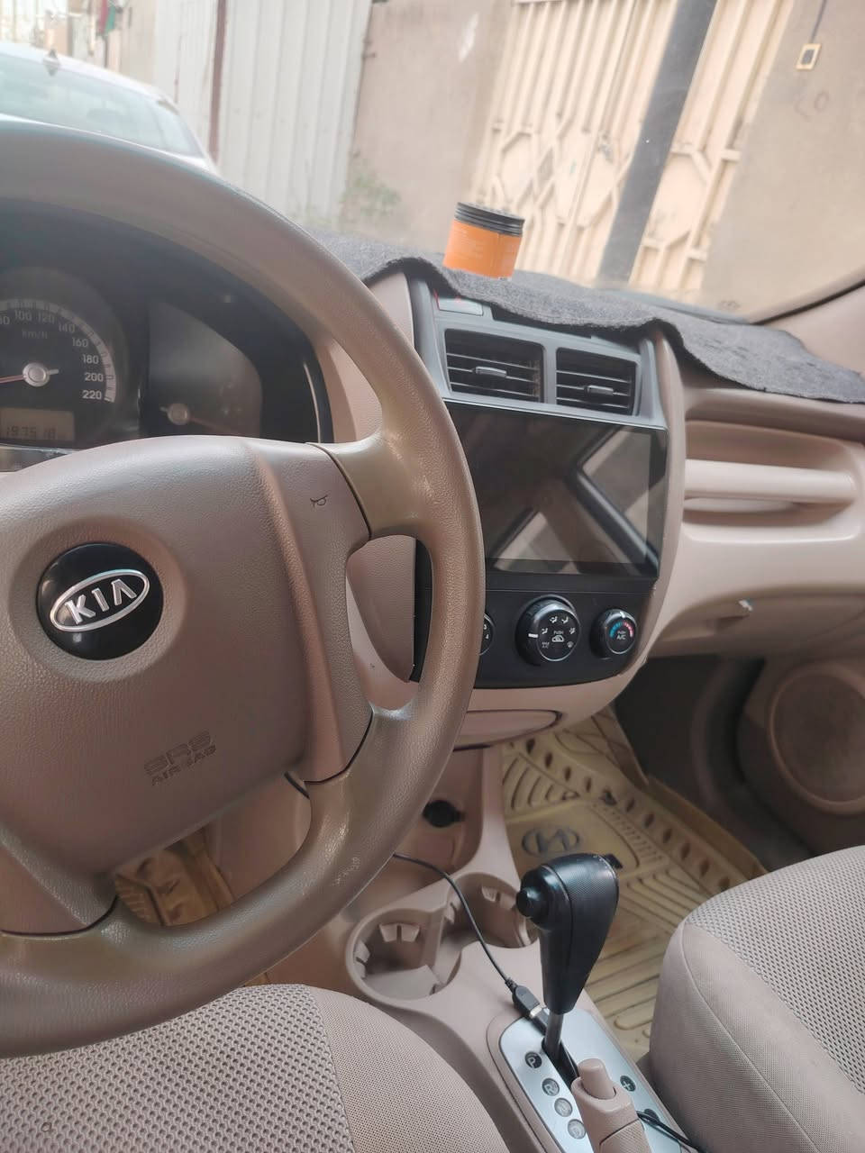 للبيع سياره سبورتج ٢٠٠٩ خليجي رقم بغداد دولي سنويه جديده بسمي السياره ماشيه ١٩٧ كم بيه جاملغ امامي مبدل بدون دواخل السياره بلاد وجاهزه السعر ١١٧ وبيه مجال ***********
