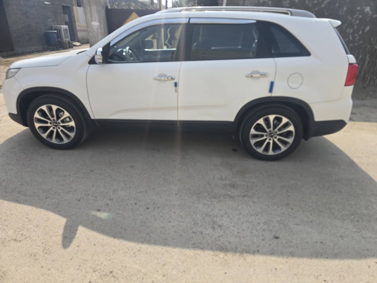 سورنتو ٢٠١٥ خليجي
فول موصفات 
محرك ٦ سلندر 
٧ راكب 
رقمها بغداد انكليزي 
بصمه ابواب وتشغيل 
مري شفط 
كشن كهرباء 
كير ومحرك مكفول 
تخم تايرات جديد 
العنوان / صلاح الدين قضاء الضلوعية 
التواصل عن طريق الهاتف /***********
***********
