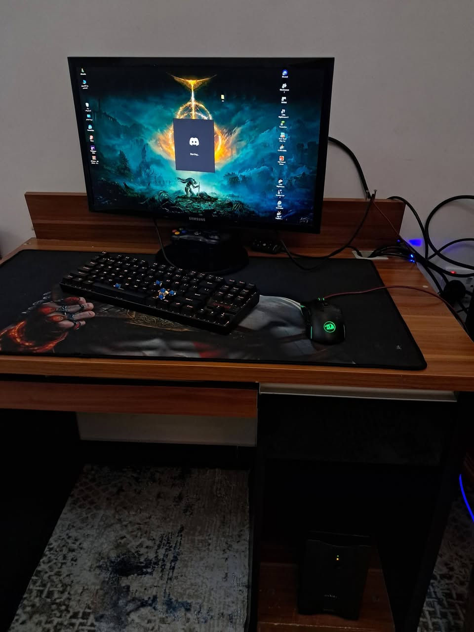 السعر 400
تجميعة كاملة مع الملاحقات + الميز و ups والشاشة

المواصفات: 
i5 الجيل الثاني
Gtx 1660
مذربورد Asus H61M-k
ddr3 16 gb
ssd128 gb للنظام
هارد 1t 
باور سبلاي Hyper k 600 w
المبرد Deeb cool


**إذا كنت صاحب هذا الإعلان وتريد حذفه لأي سبب، رجاءا أرسل رسالة إلى الدعم الفني**