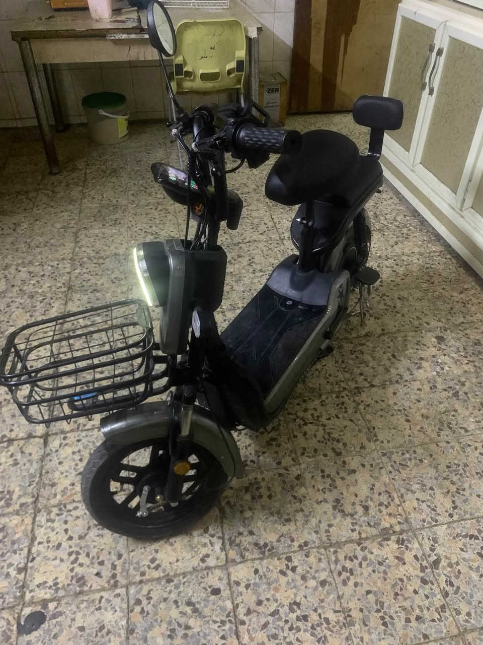 دراجه حجم 14 جديده قبل يومين اخذتها فول مواصفات بصمه سويجات 2 كارتات 2 تشغيل عن بعد 4 سرع مثبت سرعه اناره بلاديه 
مكاني بغداد الدوره 
السعر قفل قفل بدون عمله 250 
متواجد واتساب فقط ***********
