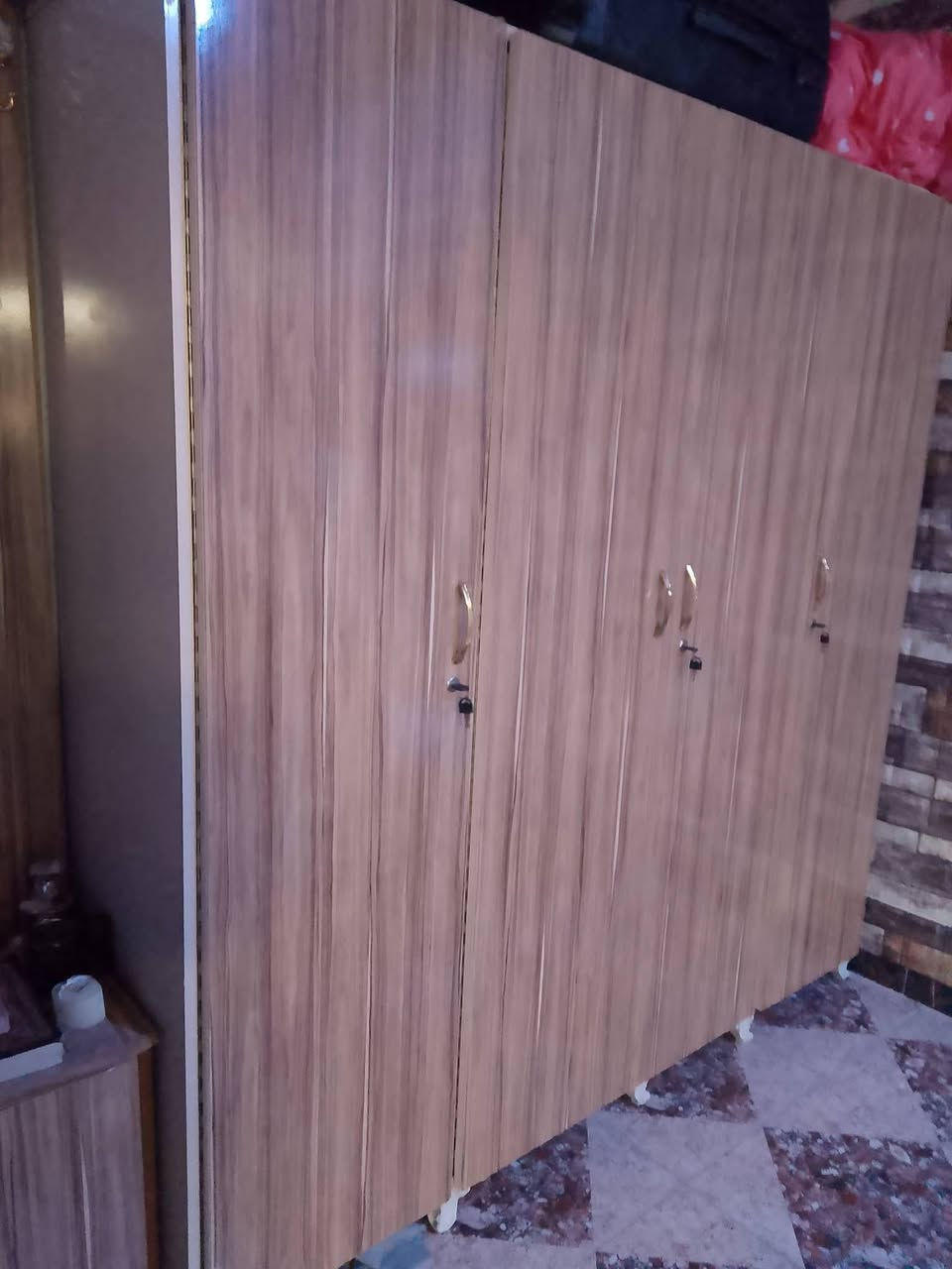 كنتور + ميز تواليت + دواليب 2 + تعلاكة
نظيف جدا ناقص سرير وضهر كنتور فقط 
150 الف قفل


**إذا كنت صاحب هذا الإعلان وتريد حذفه لأي سبب، رجاءا أرسل رسالة إلى الدعم الفني**