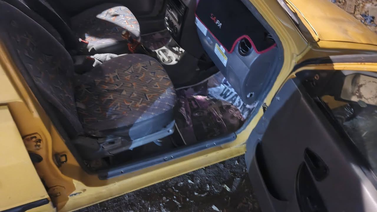 السلام عليكم من رخصت مدير الگروب
سايبه 2015 السياره حلوه المكينه بيهة خيط بخار بس ما تنقص والبخار من قبق المحرك الگير النمره الأول بيهة خلل مرات تجي بسهولة ومرات متجي 
السياره شواصيهة معمره تعميرهن حلو 
فقط المكان التگعد بي الطبله جهت السايق خايس يرادله سمكره وحداديتهة 60/100
كهربائيات كلهة شغاله الگيجات شغاله 
السياره قبل فتره نفضت كهربائياتهة 
بقت شغله وحده بيهة مرات بل نمره الثانيه تختنگ والسبب من المجاول 
راعيهة موجود شوكت ميعجبك يحولك 
مشروع وطني ورقمهة مميز 
والسنويه تسقط بشهر ال 3 
مكاني كربلاء 
***********
السعر 30 وبيهة مجال 
ترهم مراوس بأقل معه الفرق 
والسوگ كلشي بي
