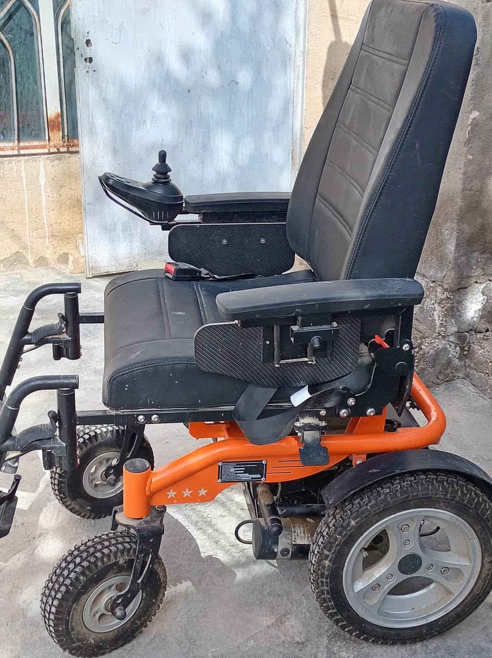 السلام عليكم ورحمة الله وبركاته عندي عربانه عارضها للبيع ما مستعمله وما ماشي بيها لأن هيه كبيره  وعندي وحده أصغر منها بس بيها الباتريات هابطات لان ما ماشي بيها والسعر والموقع علئ الخاص


**إذا كنت صاحب هذا الإعلان وتريد حذفه لأي سبب، رجاءا أرسل رسالة إلى الدعم الفني**