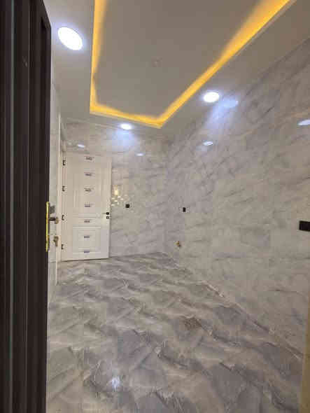 بيت ملكي 🏠 للبيع في البكر موقم مميز 

بناء فول هندسي 2025 سند طابو الزهور 

مساحه البيت 100 متر واجها6متر

يحتوي البيت ع استقبال وهول وغرفه نوم 🛌 ومطبخ وصحيات ومناور وكراج سيارة 🚘 

طابق ثاني هول و 3غرف نوم 🛌 وصحيات ومناور وبلكون وبيتونه 

يحتوي البيت ع 

نظام كاميرات 🎥 

نظام غسالات 

نظام سبالت 

نظام دكتات 

نظام دشات 

للاستفسار عن سعر البيت الاتصال على الرقم 

***********.
***********
