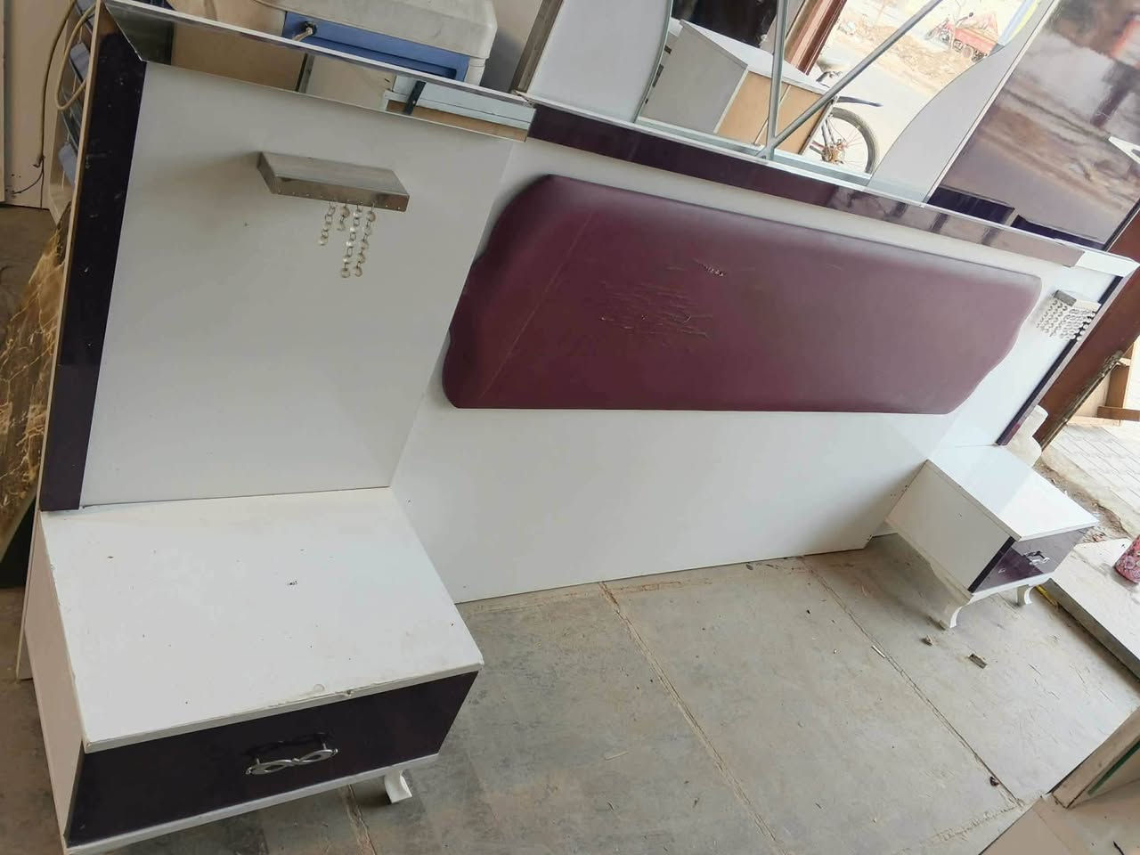 غرفه نوم تركي6قطع.نظيفه جدا.السعر 380مع شد ونقل الحجز واتس***********
